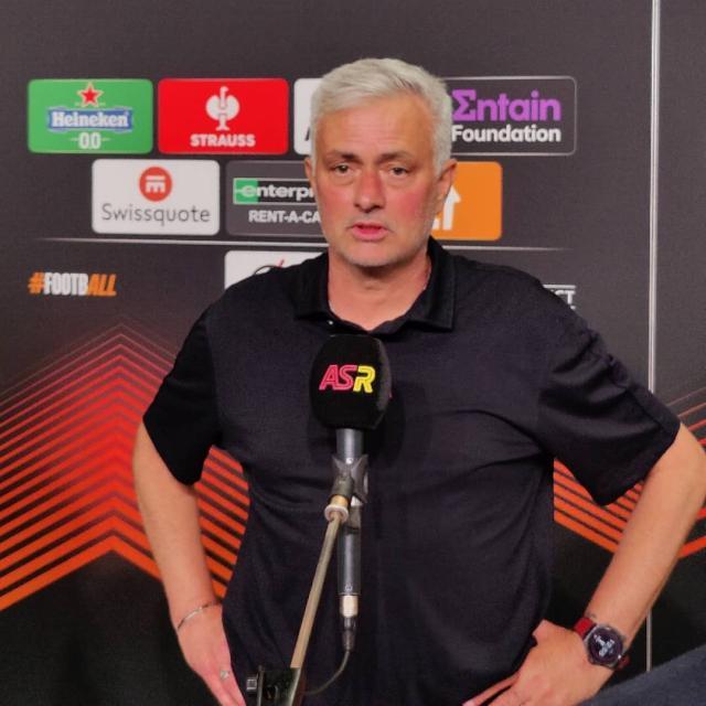 斗球体育APP下载-【现场】在红色的布达佩斯，穆里尼奥的脸也涨红了