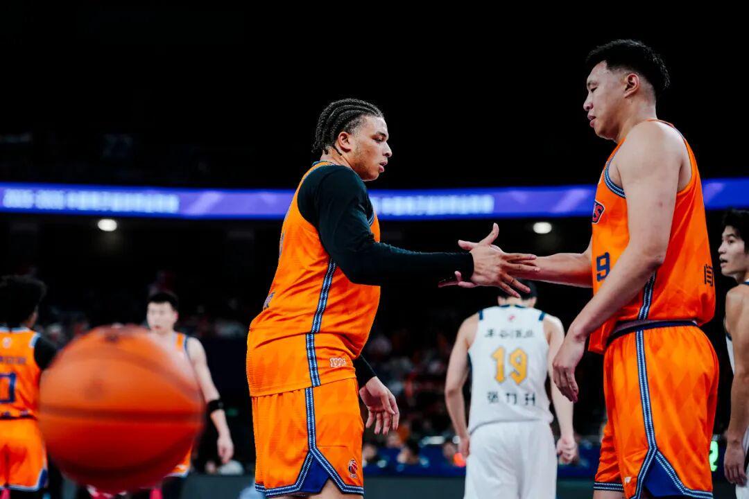 斗球TV-全明星首发，上海男篮不配？