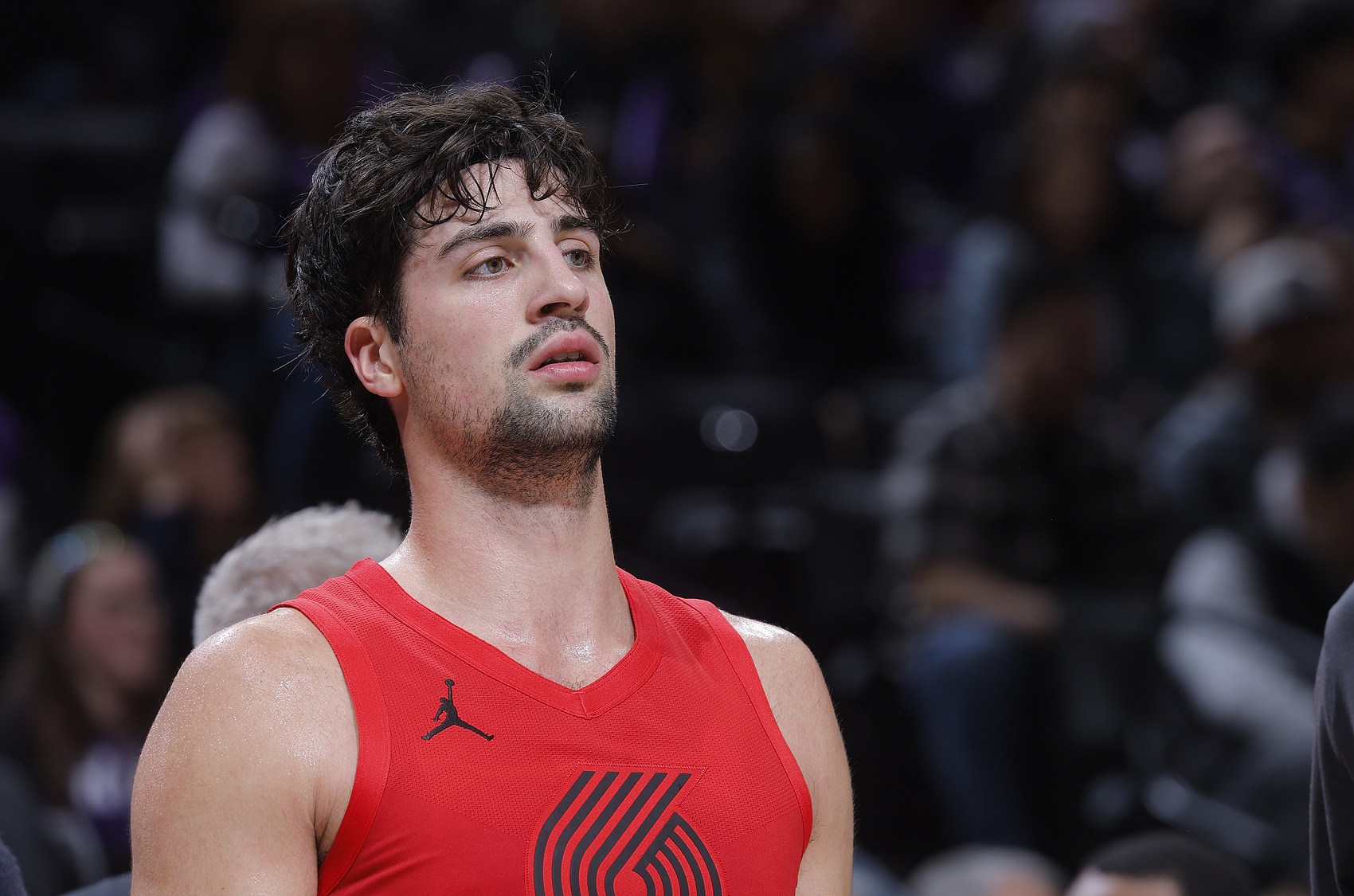 斗球体育官网-把锅背好!阿夫迪亚19中7&三分12投仅2中 还有7失误!