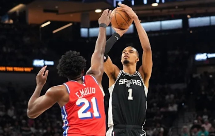 斗球直播在线观看-马刺60胜:文班vs恩比德的今昔